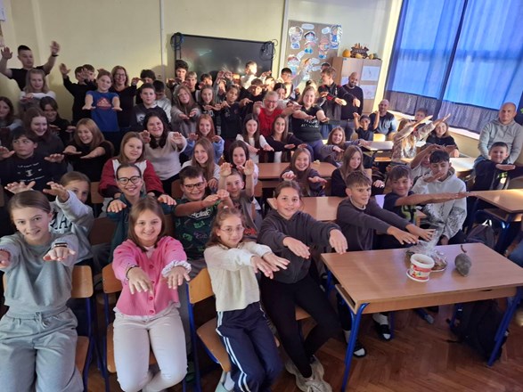 Susret s volonterkom, humanitarkom i odgojiteljicom Snježanom Tišljarić u Osnovnoj školi Koprivnički Ivanec